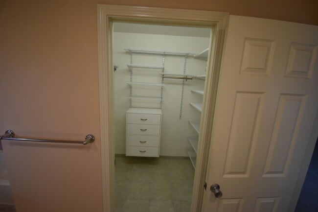 Building Photo - UNFURNISHED 3/2 PRIVATE HOME WITH OCEAN VIEW! AVAILABLE NOW!