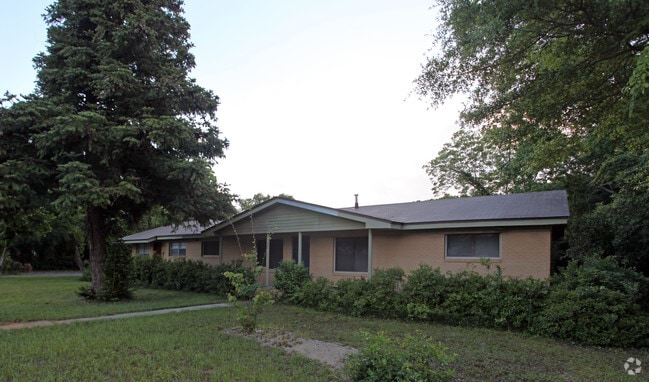 Primary Photo - 7758-7788 Kipling St