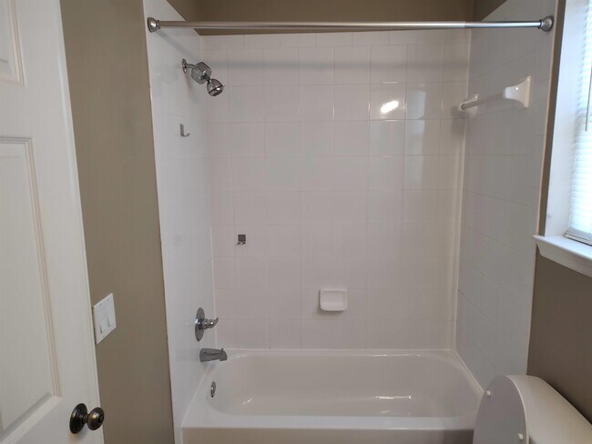 Building Photo - 3324 Calumet Dr