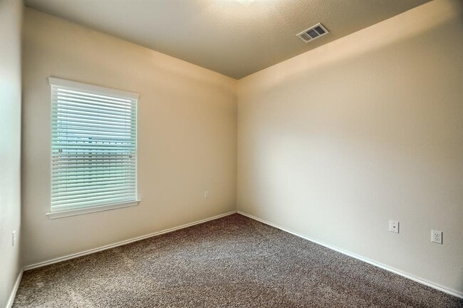 Building Photo - 10001 Pinnacle Crest Loop