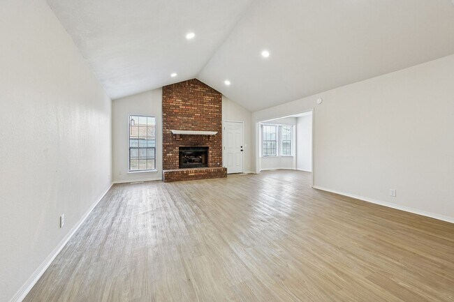 Building Photo - Newly Renovated Broken Arrow Beaut! Available for Immediate Move In!