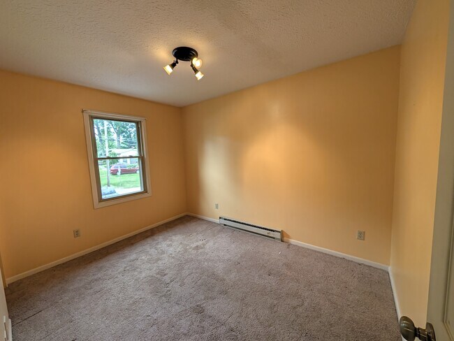 Building Photo - 335 Cornertown Rd