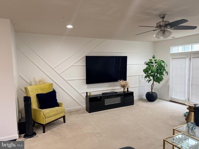 Building Photo - 7413 Matapan Dr