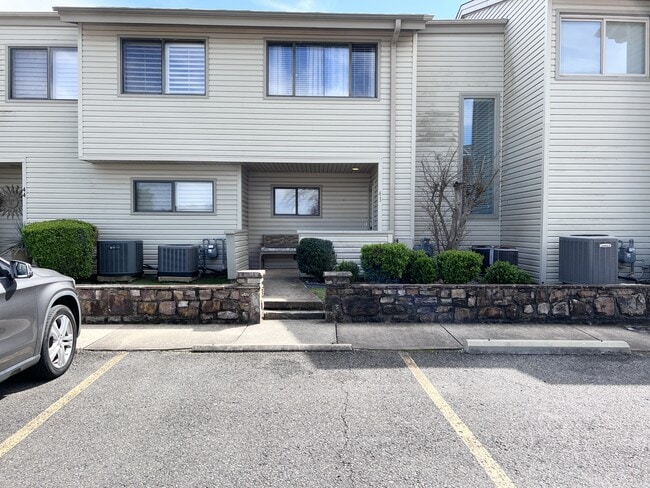 Building Photo - 150 Long Island Bay