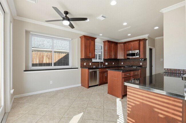 Building Photo - 10358 Grandbrook Dr