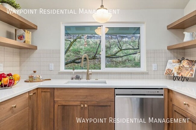 Building Photo - 2989 S Ivy St