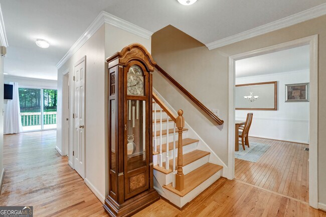 Building Photo - 295 Oakmere Rd