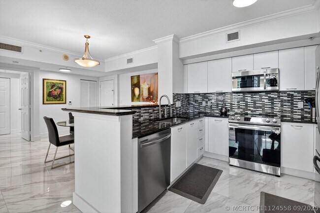 Building Photo - 625 Casa Loma Blvd