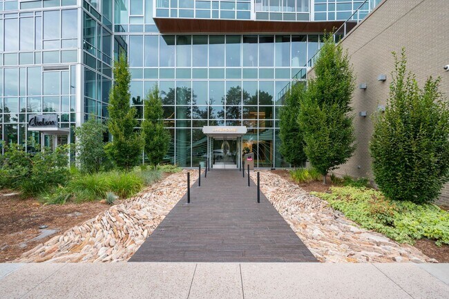 Building Photo - LUX 1BD, 1.5BA Lakehouse Condo with Bonus Den