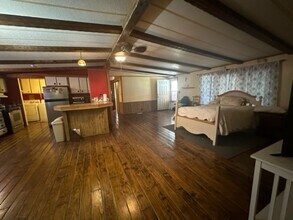 Building Photo - Nice 3 bedroom 2 Bath