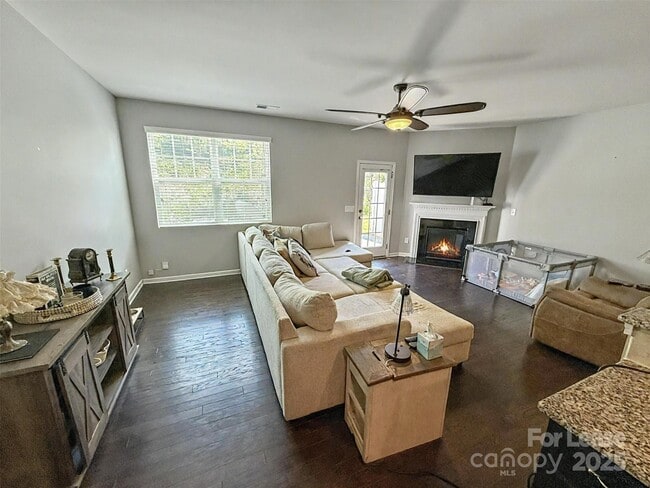 Building Photo - 2752 Sawbridge Ln
