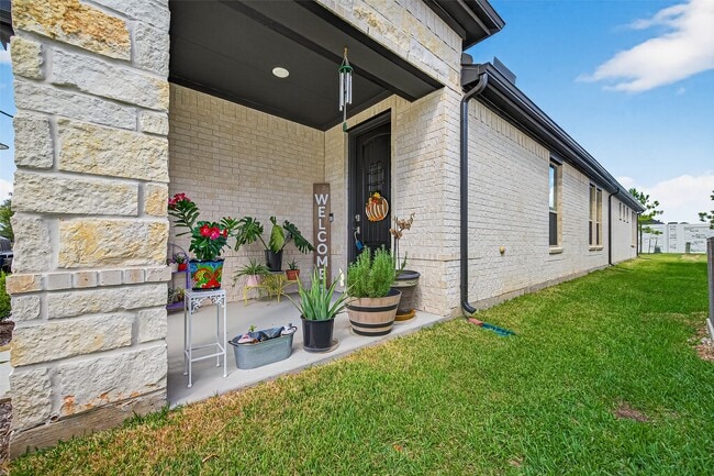 Building Photo - 8047 Prospect Dr