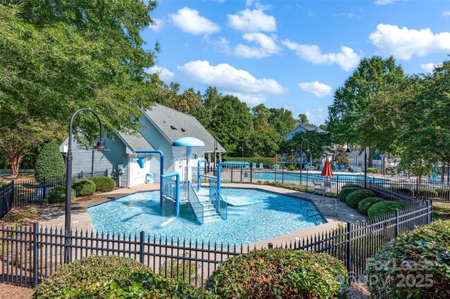 Building Photo - 104 Kensington St