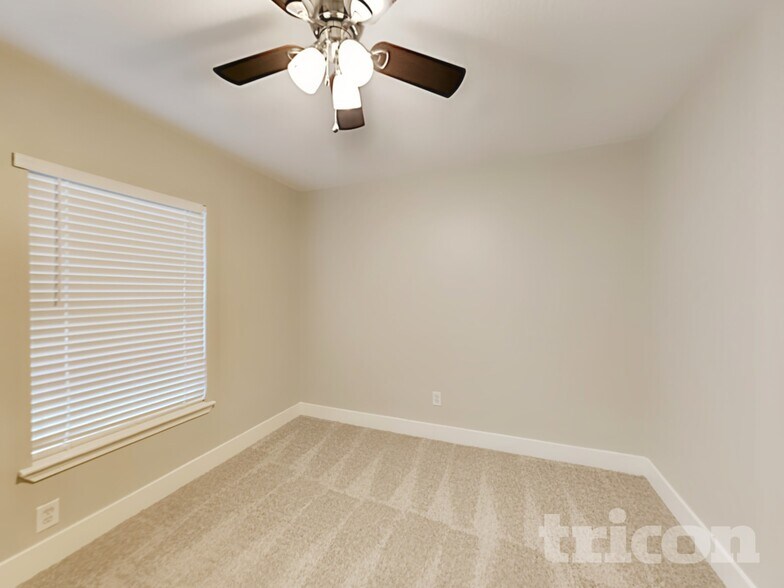 Building Photo - 21880 Silver Oak Ct