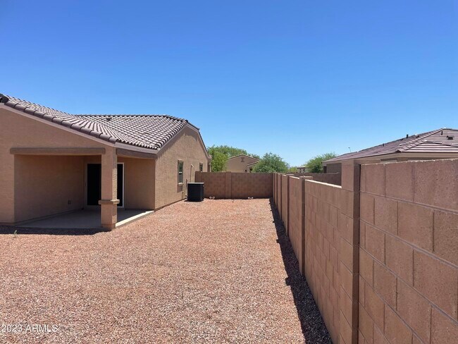Building Photo - 25440 W Yanez Ave