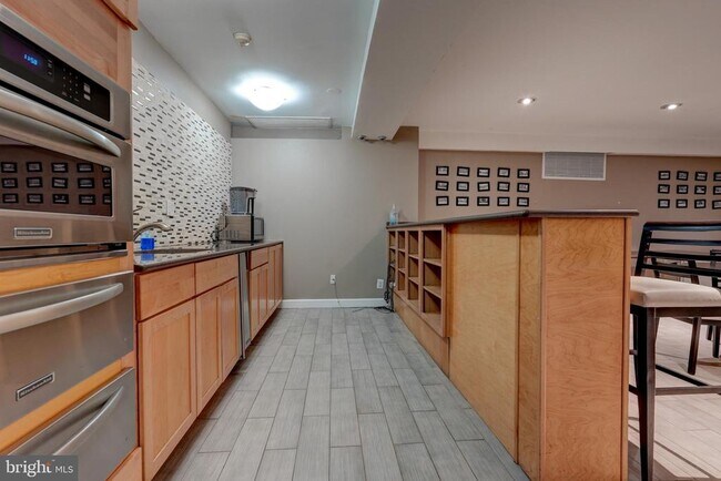 Building Photo - 1900 Lyttonsville Rd