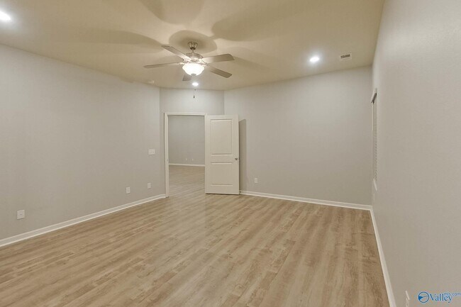 Building Photo - 10685 Bent Brook Dr