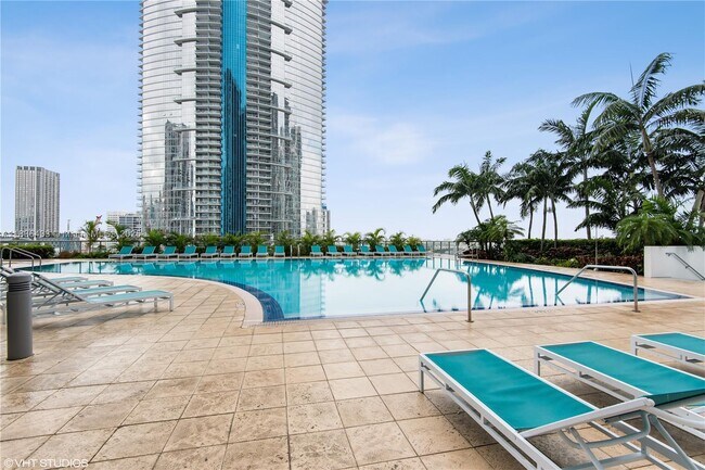Building Photo - 888 Biscayne Blvd