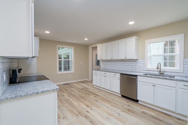 Building Photo - 185 Garden Ln