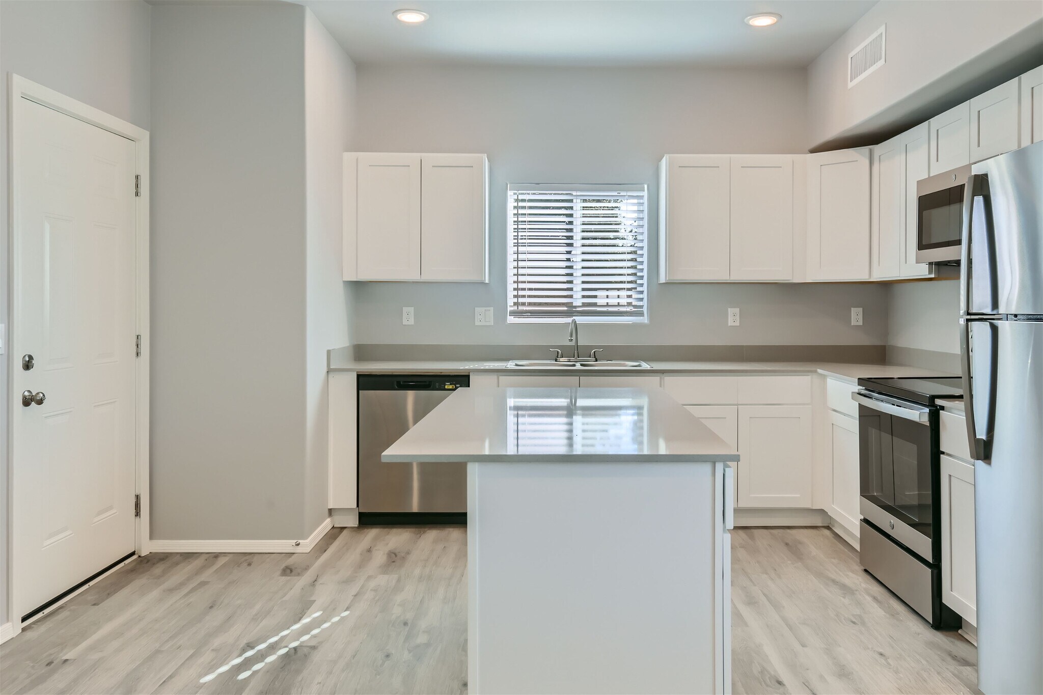 Building Photo - 7010 N 80th Ave