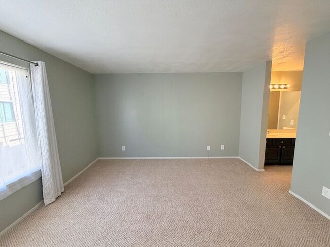 Building Photo - Reno Riverfront Condo - Single Story with Garage