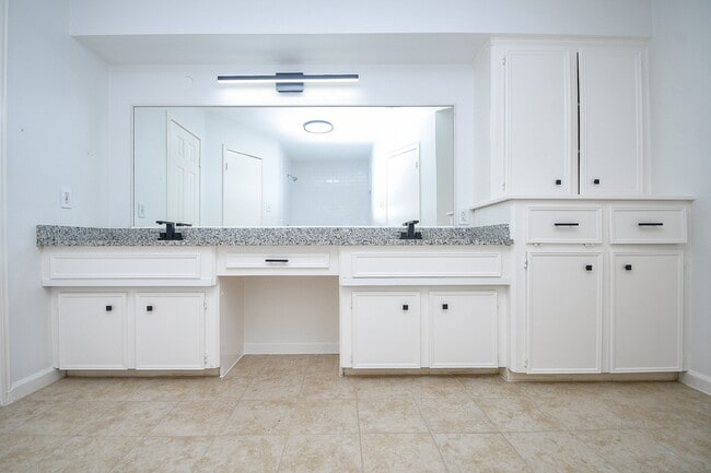 Building Photo - 7703 Braesridge Ct