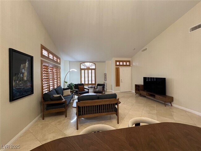 Building Photo - 8350 Campana Dr