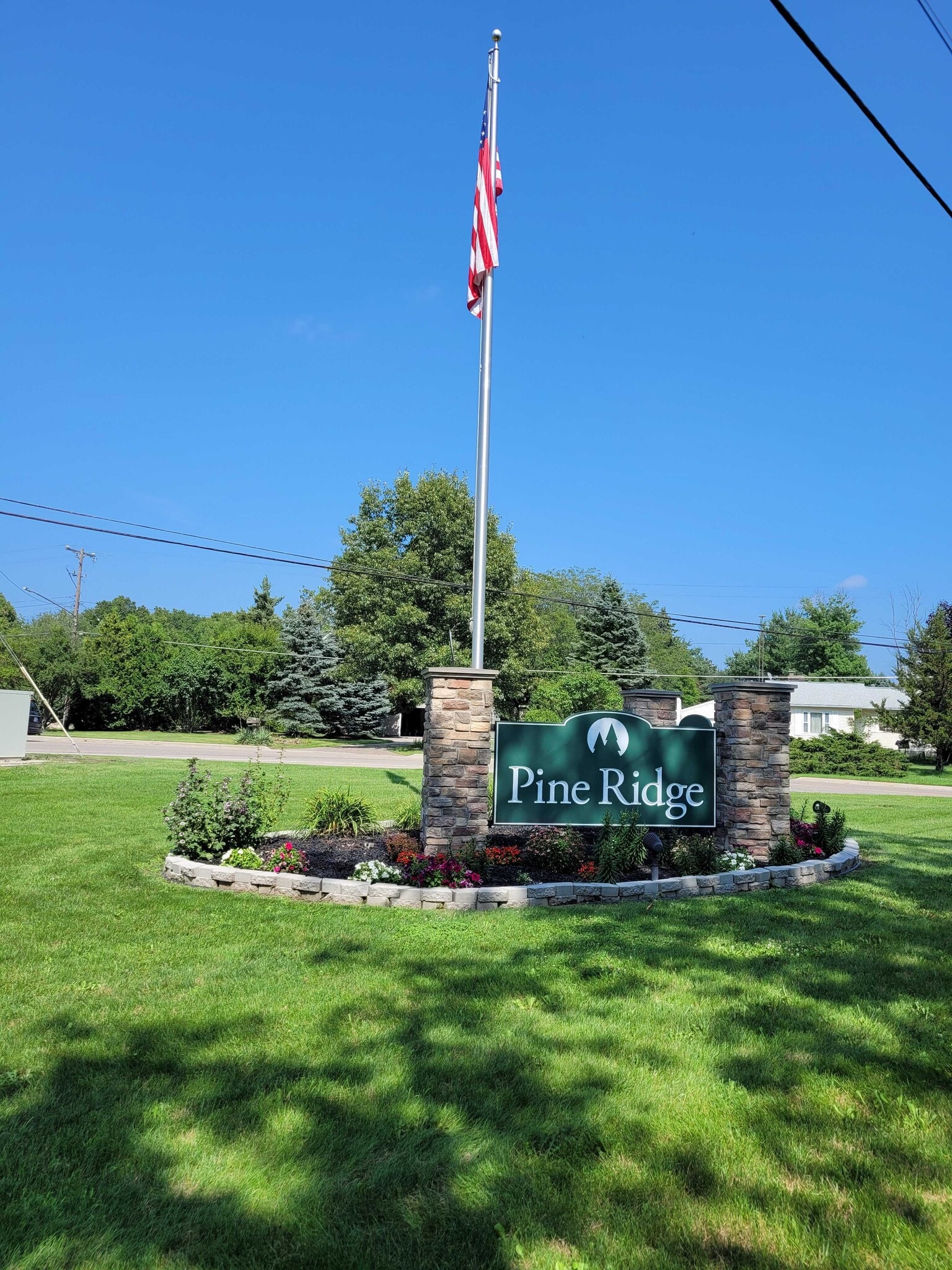 Building Photo - 15621 Pine Ridge Dr