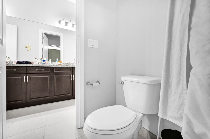Building Photo - 8855 Watercrest Cir W