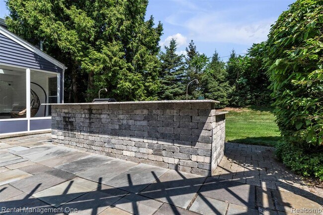 Building Photo - 3015 High Pointe Ct