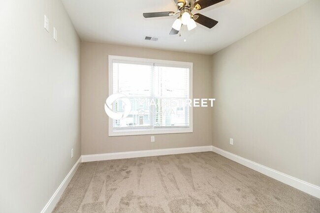 Building Photo - 3 Bedroom Pet-Friendly Home in Hendersonville, TN with Main Street Renewal