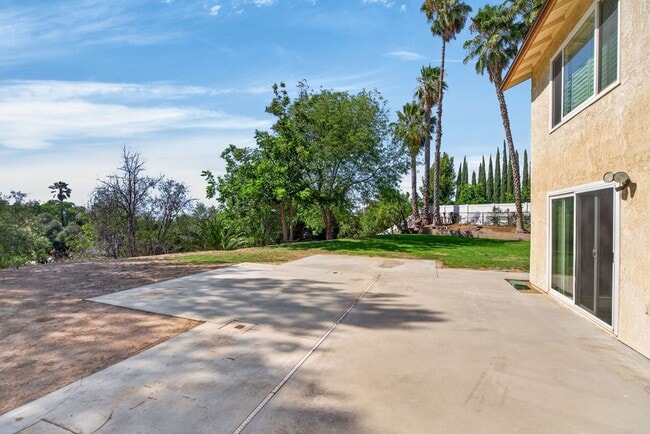 Building Photo - Canyon Crest Home