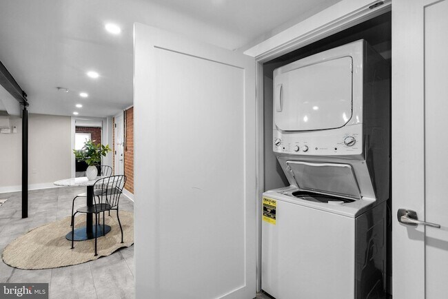 Building Photo - 1616 Kilbourne Pl NW