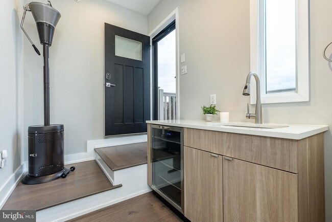 Building Photo - 608 N 3rd St