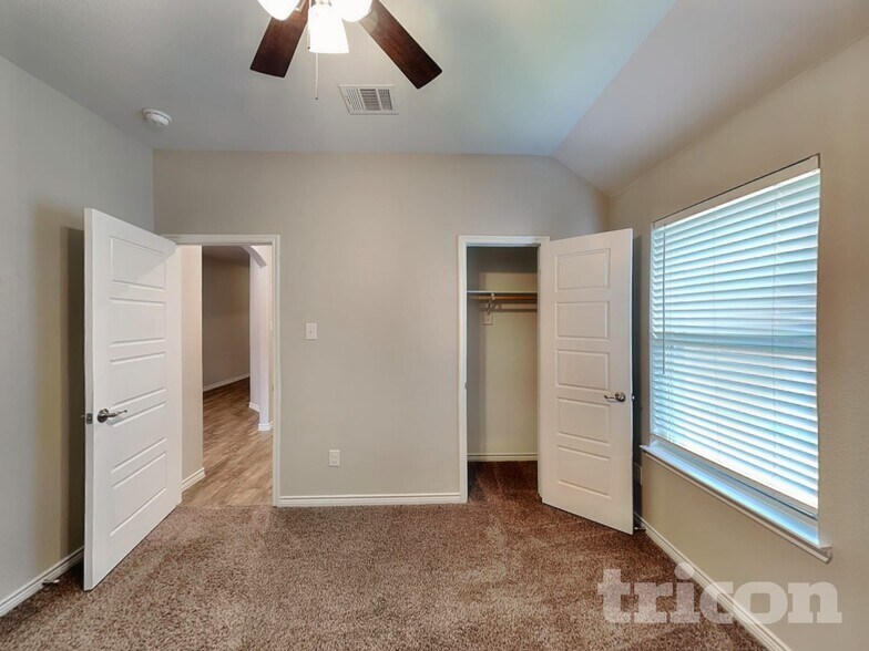 Building Photo - 256 Sunny Corner Rd