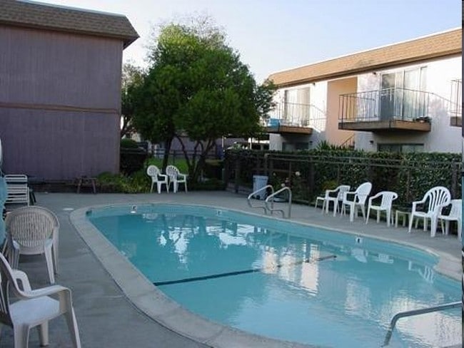 Pool - Port O Marina