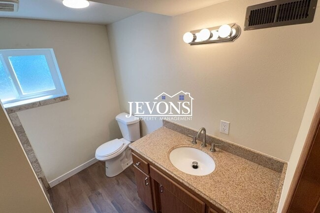 Building Photo - Available Now! 4-bedroom, 2-bathroom house in SeaTac