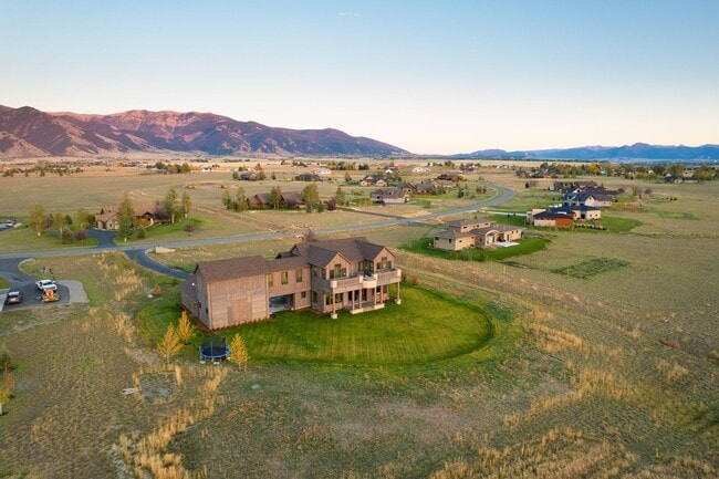 Building Photo - One of a Kind Custom Built Home for Rent in Gallatin Valley!