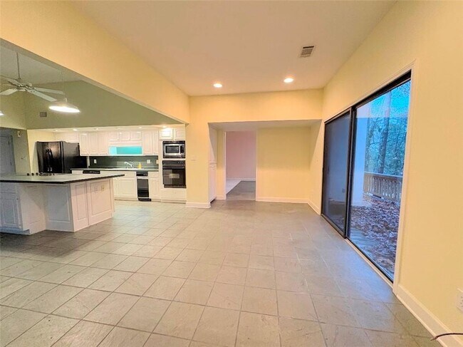 Building Photo - 2939 Rivercrest Dr