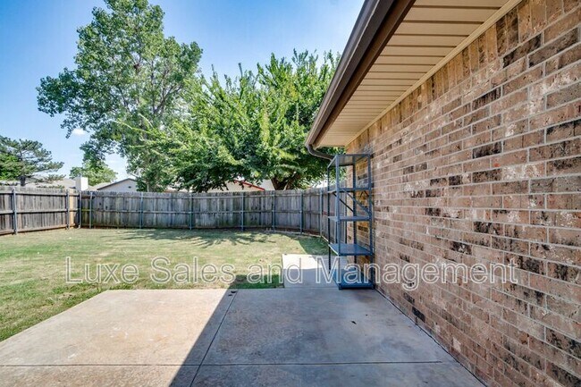 Building Photo - 612 NW 139th St