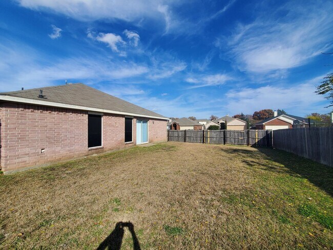 Building Photo - Spacious 4 bedroom home!  Dallas ISD