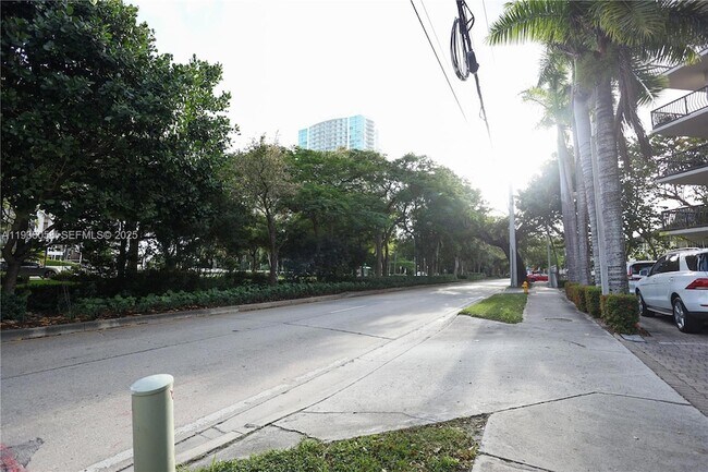 Building Photo - 1918 Brickell Ave