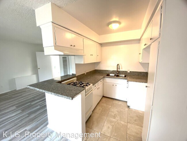 Building Photo - 1 br, 1 bath Apartment - 14109 Hatteras St...