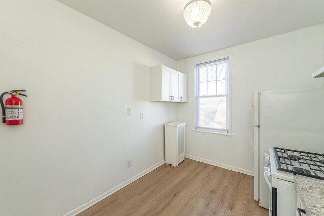 Building Photo - 1308 27th St