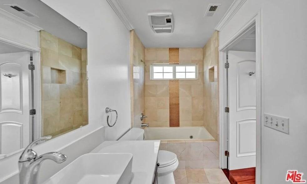 Primary bedroom bathroom. - 3242 Hutchison Ave