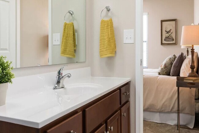 Building Photo - Large Newer Colonial for Lease in Fowlerville Schools