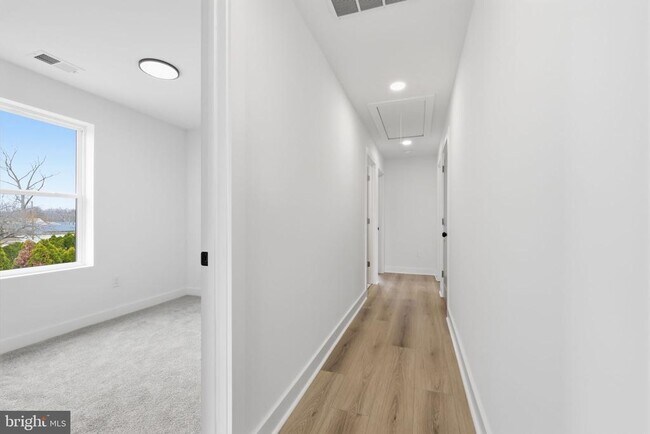 Building Photo - 31 Swan Ln