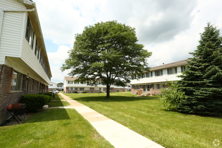 Primary Photo - Westminster Park Apartments