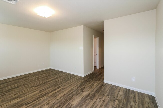 Building Photo - 6118 Peaceful Ridge Dr