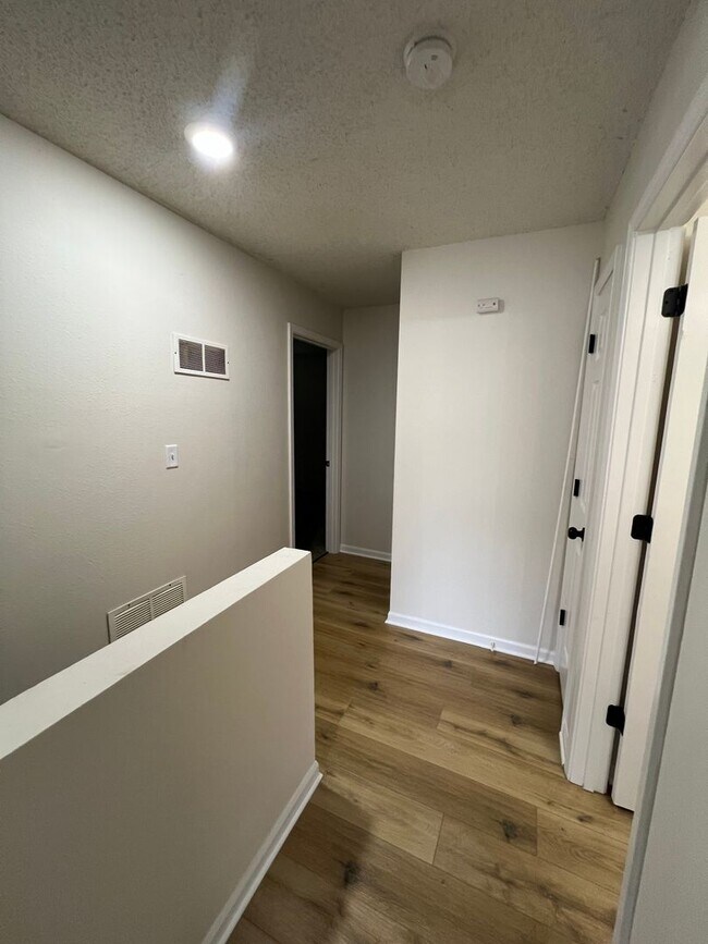 Building Photo - 1908-1910-1910 Arlene Dr